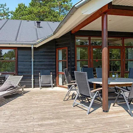 8 Person Holiday In R M